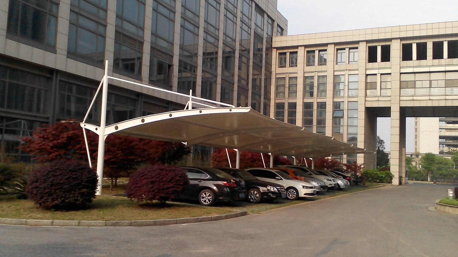 廣州越宏膜結(jié)構(gòu)停車棚.jpg 廣州越宏膜結(jié)構(gòu)停車棚.jpg